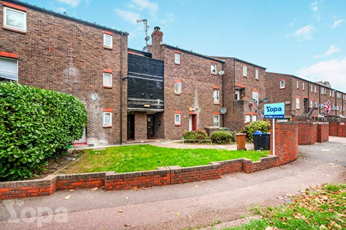 1 Bedroom Flat For Sale In Glimpsing Green, Erith, DA18