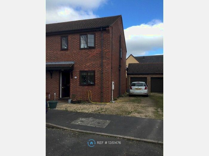 2 Bedroom Semi-Detached House To Rent In Wendover Mews, Bourne, PE10