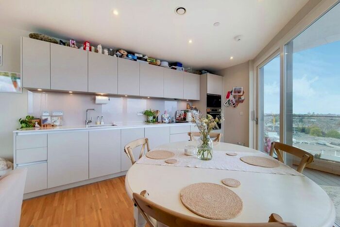 2 Bedroom Flat To Rent In Brixton Hill, Brixton, London, SW2