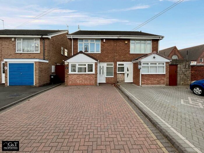 4 Bedroom Semi-Detached House To Rent In Beeches Road, Rowley Regis, B65