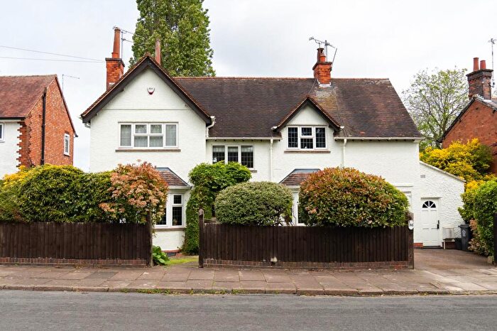4 Bedroom Detached House For Sale In Ashfield Road, Stoneygate, LE2