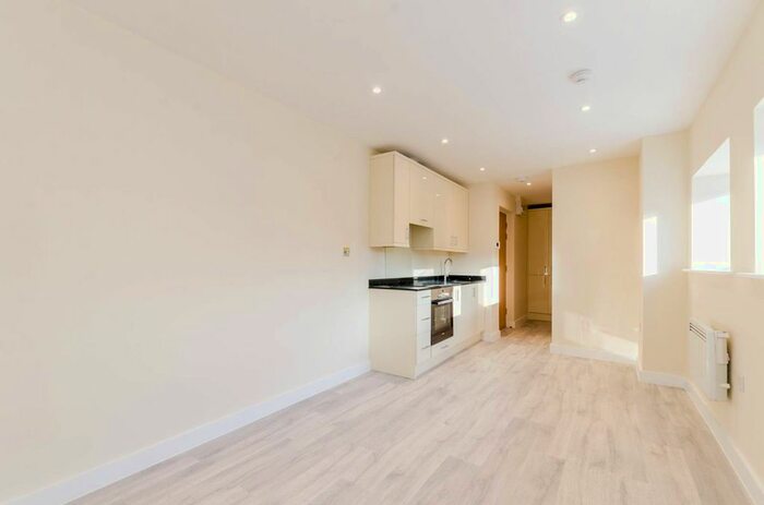 Studio To Rent In Brixton Road, Brixton, London, SW9