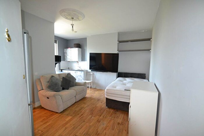 1 Bedroom Studio To Rent In Sutton Court, Chiswick, W4