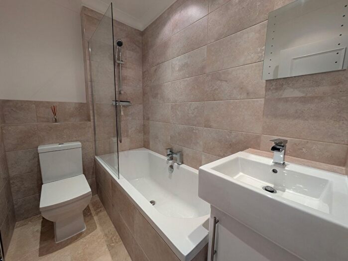 2 Bedroom Flat To Rent In Westbourne Gardens, Folkestone, Kent, CT20