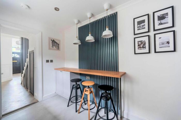 4 Bedroom Flat To Rent In High Street, London, NW10