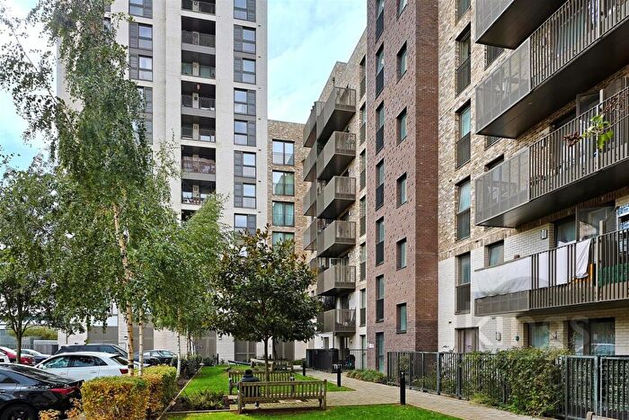 2 Bedroom Flat For Sale In Alma Road, Enfield, EN3