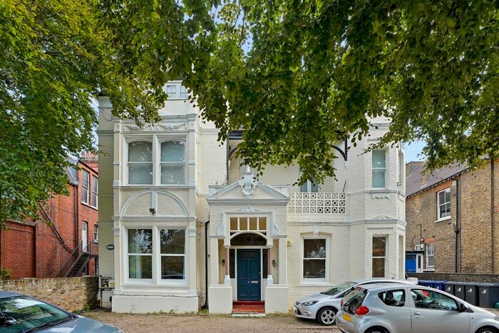 3 Bedroom Flat To Rent In North Common Road, Ealing, London, W5