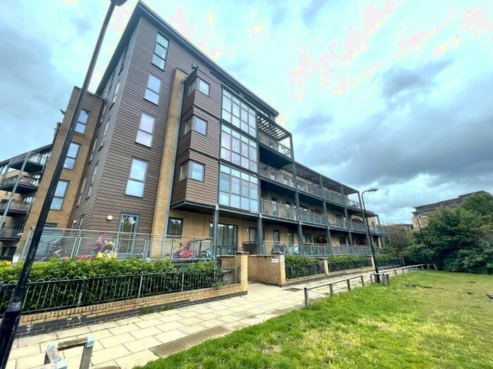 2 Bedroom Apartment To Rent In Walnut Court, Clapton, E5
