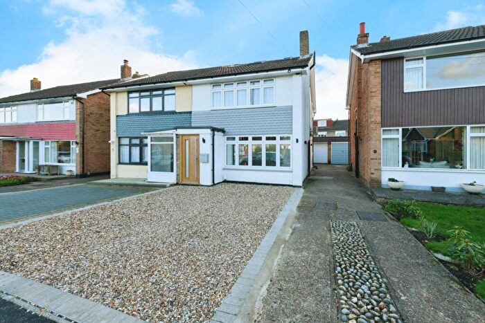 4 Bedroom Semi Detached House For Sale In Chudleigh Gardens, Sutton, SM1