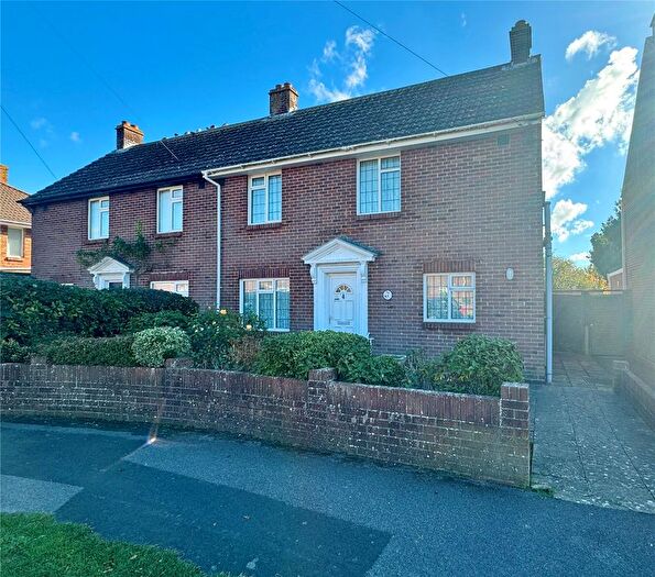3 Bedroom Semi-detached House For Sale In Wynton Way, Fareham, Hampshire, PO15