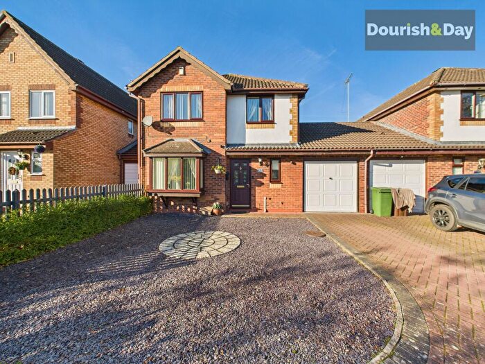 4 Bedroom Link Detached House For Sale In The Ridgeway, Stafford, ST16