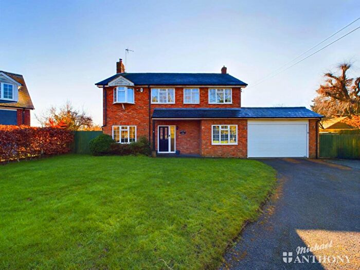4 Bedroom Detached House For Sale In Park End Farm Park Close, Dunton, Buckingham, Buckinghamshire, MK18