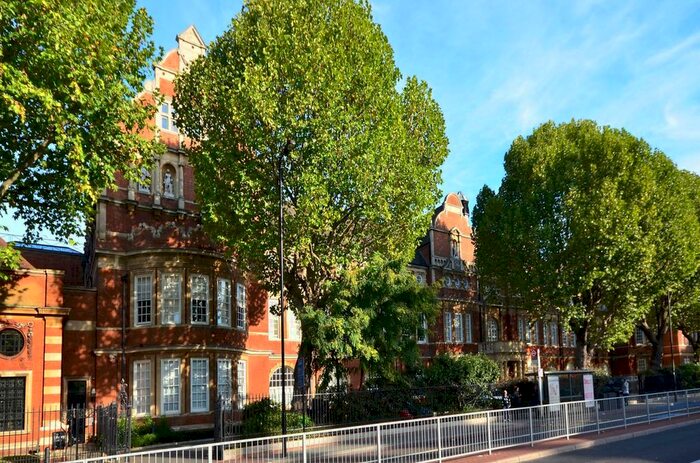 1 Bedroom Flat To Rent In Forfar Road, Battersea Park, London, SW11