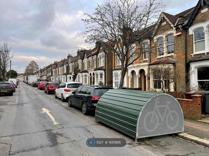 4 Bedroom Semi-Detached House To Rent In Elmsdale Road, London, E17