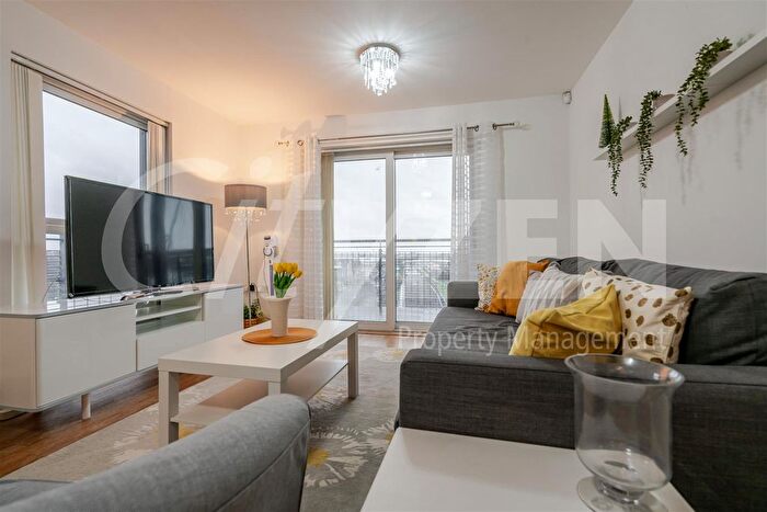 2 Bedroom Flat To Rent In The Waterfront, Openshaw, Manchester, M11