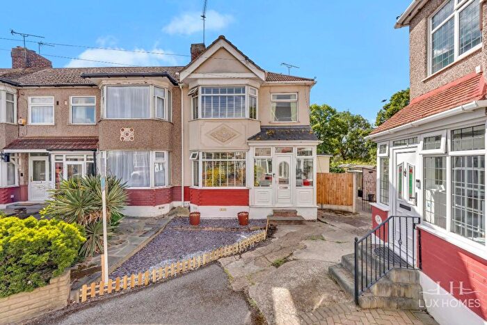 3 Bedroom End Of Terrace House For Sale In Barton Avenue, Romford, RM7
