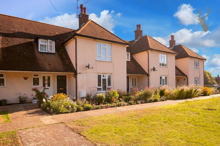 1 Bedroom Flat To Rent In Thaxted Road, Buckhurst Hill, IG9