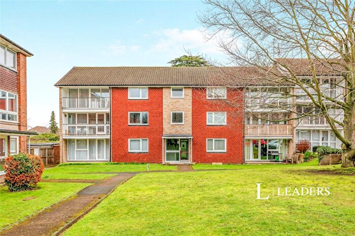 2 Bedroom House To Rent In Basinghall Gardens, Sutton, SM2