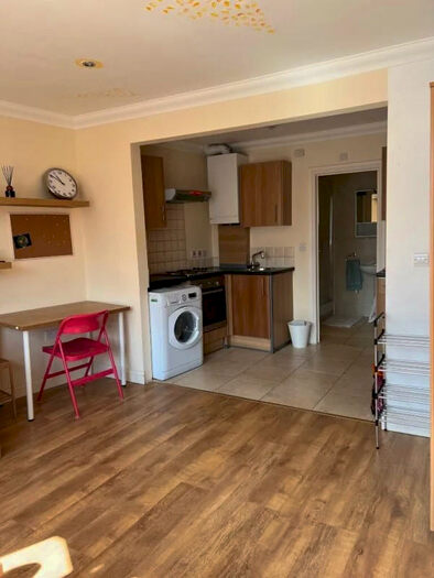 Studio To Rent In E Selsdon Road, South Croydon, Surrey, CR2