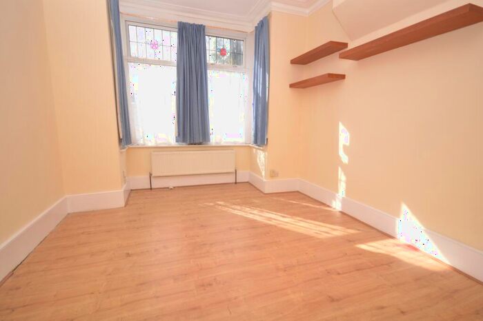 2 Bedroom Flat To Rent In Washington Avenue, London, E12