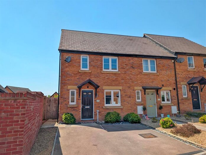 3 Bedroom End Of Terrace House For Sale In Bayliss Close, Lydney, GL15