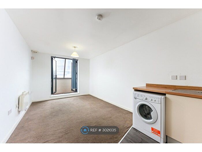 2 Bedroom Flat To Rent In Chatham, Chatham, ME4