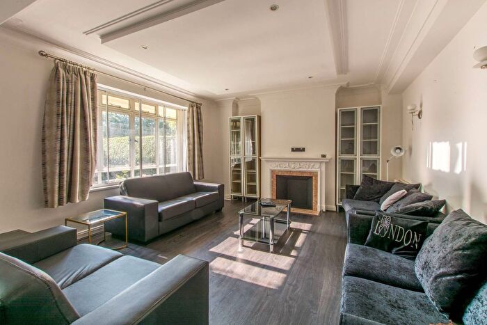 2 Bedroom Flat To Rent In Prince Albert Road, St John's Wood, London, NW8