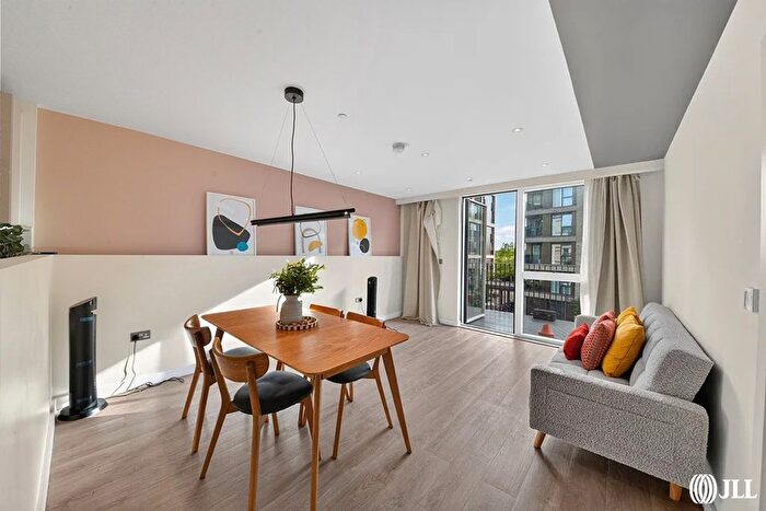 3 Bedroom Flat For Sale In Triathlon Point, Madison Way, London, E20