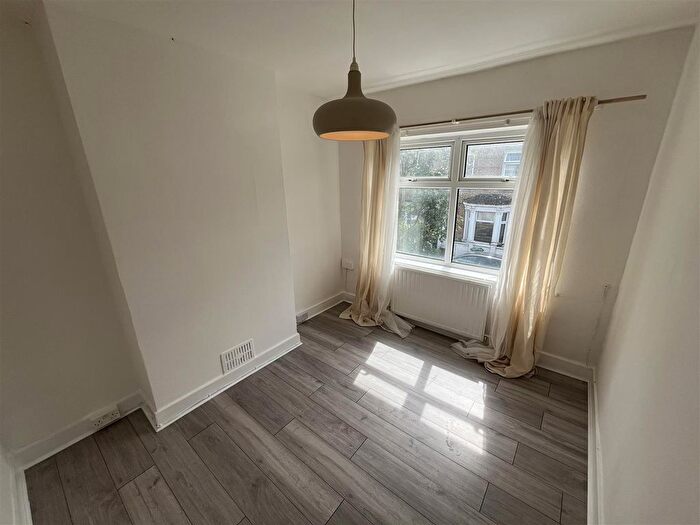 2 Bedroom Flat To Rent In Shakespeare Road, Walthamstow, E17