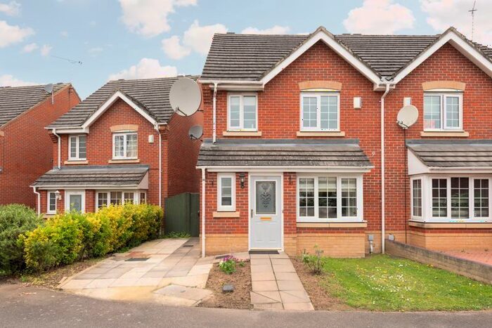 3 Bedroom Terraced House To Rent In Kinderton Close, London, N14