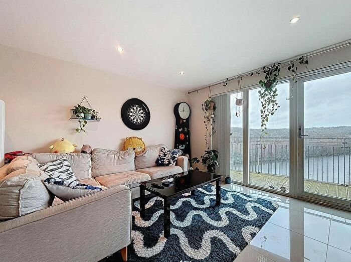 2 Bedroom Flat For Sale In Watkiss Way, Cardiff, CF11
