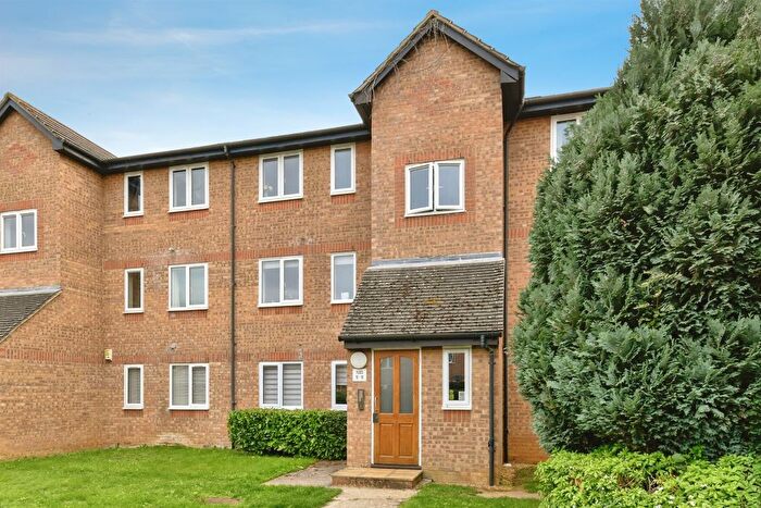 1 Bedroom Flat For Sale In Wedgewood Road, Hitchin, SG4