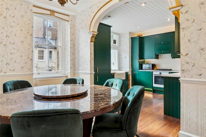 3 Bedroom Flat To Rent In Clarence Gate Gardens, Glentworth Street, London, NW1