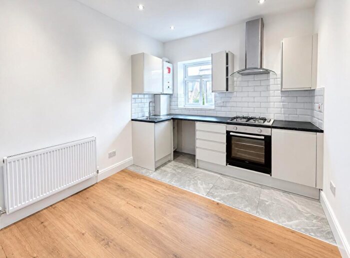 2 Bedroom Flat To Rent In High Road Leyton, Leyton, Waltham Forest, E10