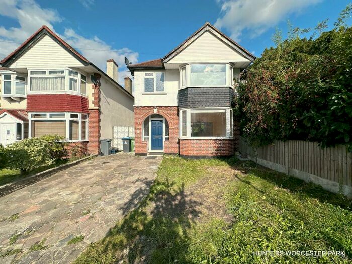 3 Bedroom Detached House To Rent In Manor Drive North, Worcester Park, KT4