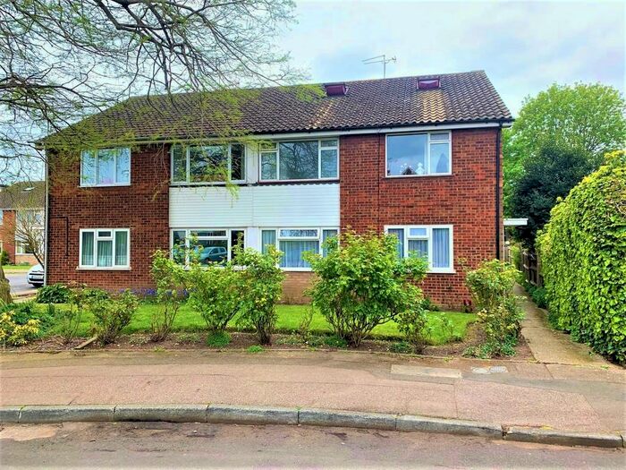 2 Bedroom Flat To Rent In Rochford Avenue, Waltham Abbey, EN9