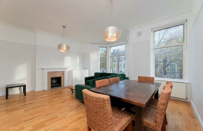 3 Bedroom Apartment To Rent In Hall Road, St John's Wood, London, NW8