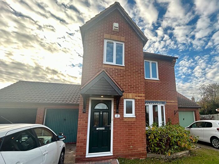 3 Bedroom Detached House To Rent In Chartley Court, Shenley Brook End, MK5