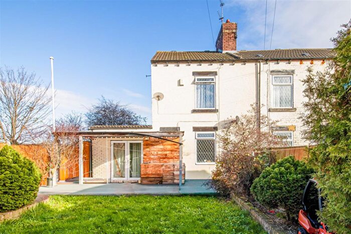 3 Bedroom End Terrace House For Sale In Longsight Terrace, Kinsley, Pontefract, WF9