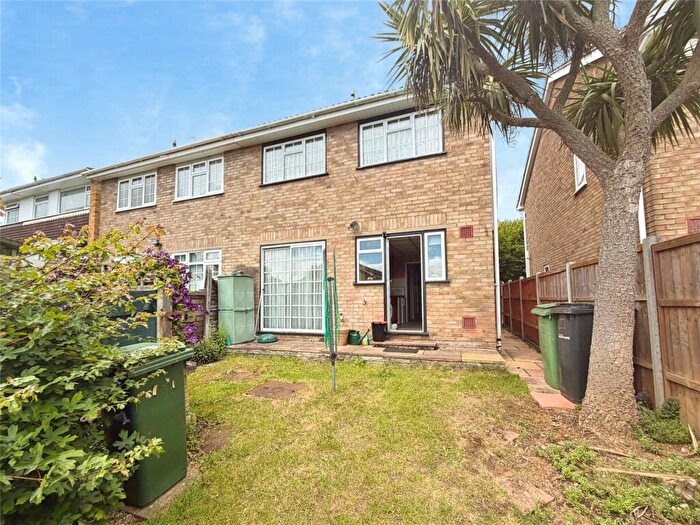 3 Bedroom End Of Terrace House For Sale In Castle Road, Maidstone, Kent, ME16