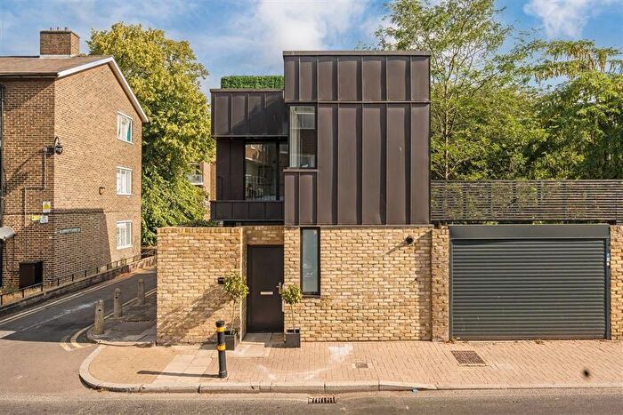 2 Bedroom Detached House For Sale In Caldwell Street, Stockwell, SW9