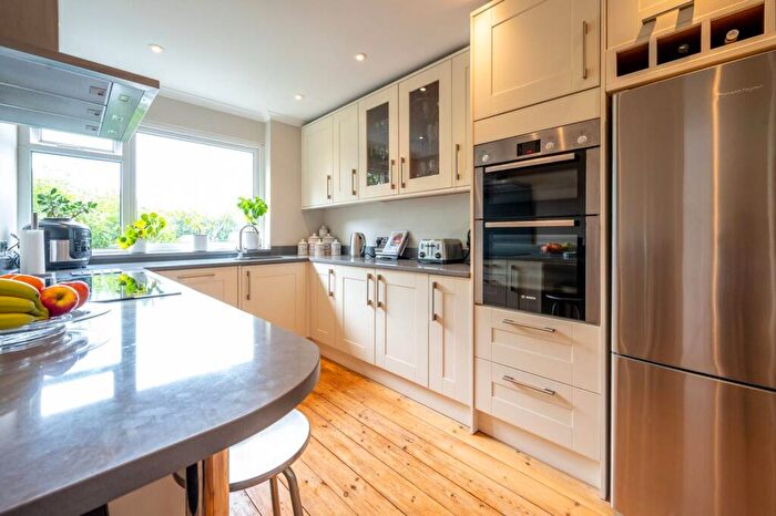 5 Bedroom End Of Terrace House For Sale In Samantha Close, Walthamstow, London, E17