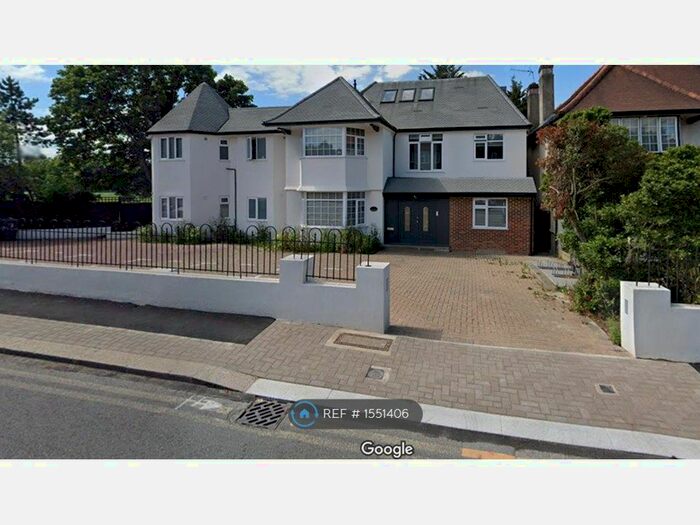 3 Bedroom Flat To Rent In Wayside, London, NW11