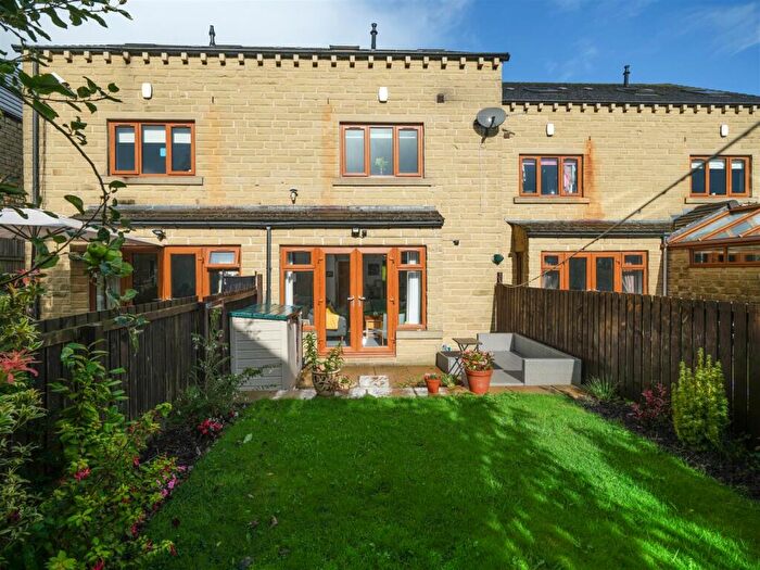3 Bedroom Town House For Sale In Colders Lane, Meltham, HD9