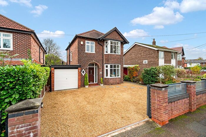 3 Bedroom Detached House For Sale In King's Road, Sale, M33