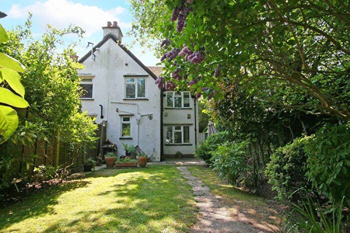 3 Bedroom Character Property To Rent In Farnham Cottage Village Charming Three Bedroom Cottage £pcm, SL2