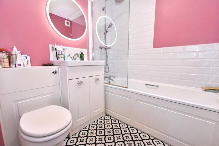 2 Bedroom Flat For Sale In Third Avenue, Cliftonville, CT9 - Photo 10
