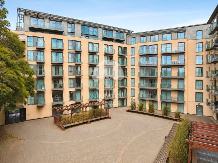 2 Bedroom Flat To Rent In High Street, Slough, SL1
