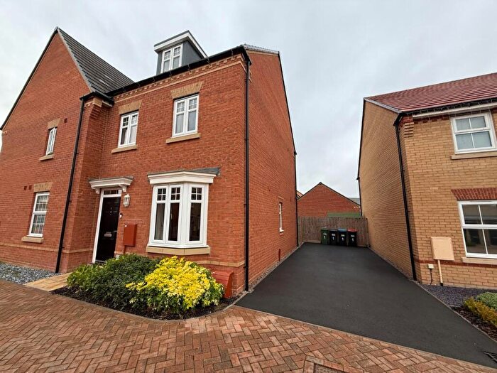 3 Bedroom Semi-Detached House To Rent In Eagle Farm South, MK17