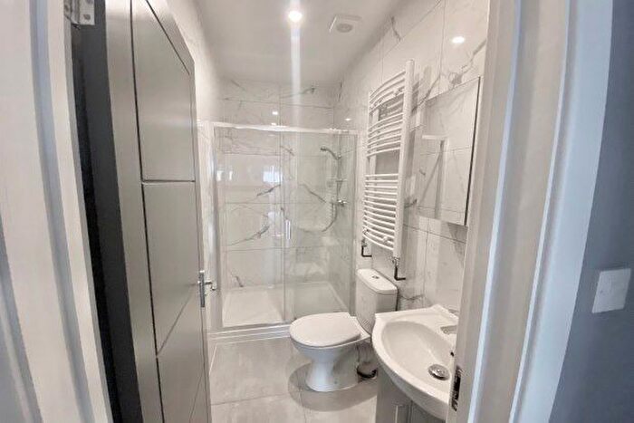 1 Bedroom Flat To Rent In The Royals, High Street, Southend-On-Sea, SS1